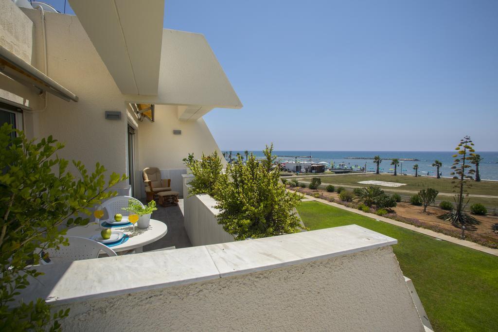 Larnaca Sunshore Beachfront Suite オロクリニ 部屋 写真