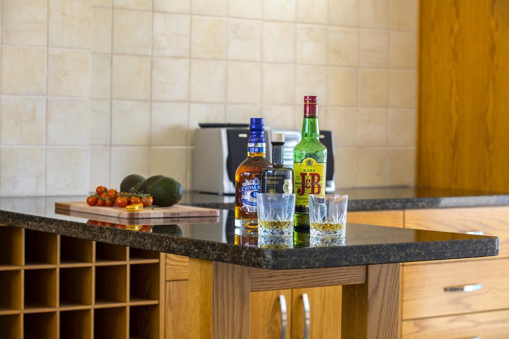 Larnaca Sunshore Beachfront Suite オロクリニ 部屋 写真