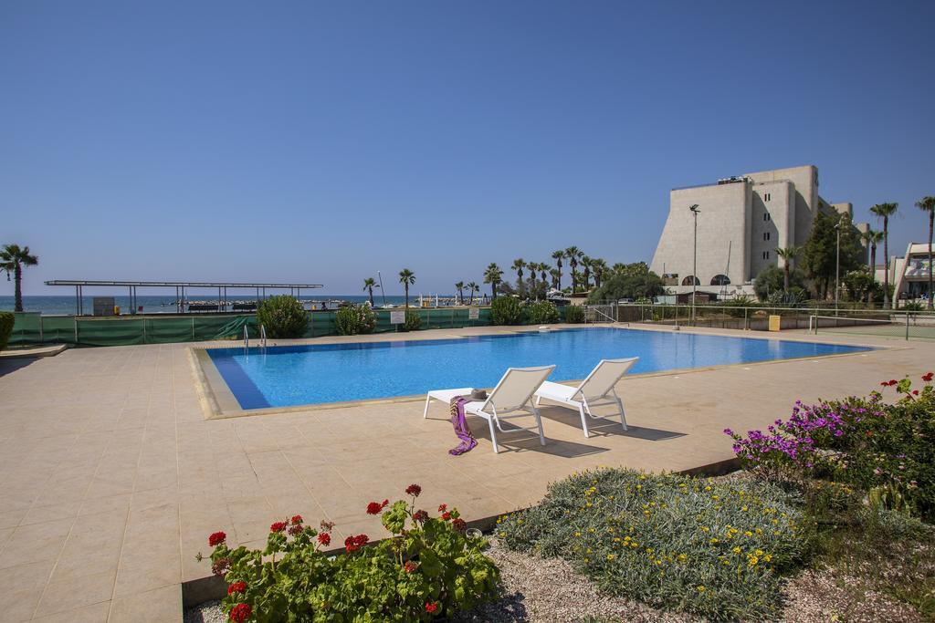Larnaca Sunshore Beachfront Suite オロクリニ エクステリア 写真