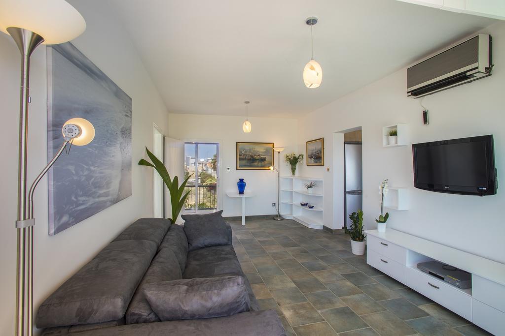 Larnaca Sunshore Beachfront Suite オロクリニ 部屋 写真