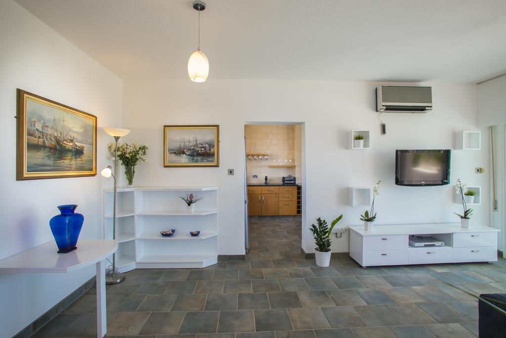 Larnaca Sunshore Beachfront Suite オロクリニ 部屋 写真